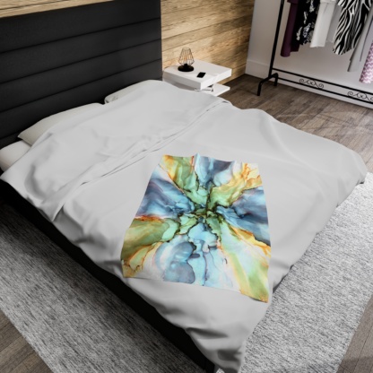 Gentle Flower: Velveteen Plush Blanket - Image 8