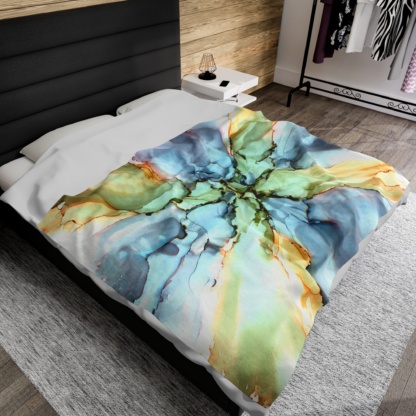 Gentle Flower: Velveteen Plush Blanket - Image 4